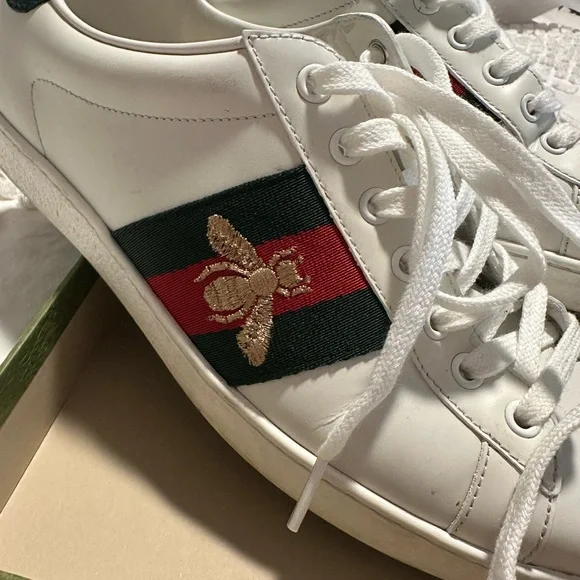 Gucci Men’s White Leather Sneakers with Red and Green Accents - Picture 3 of 8